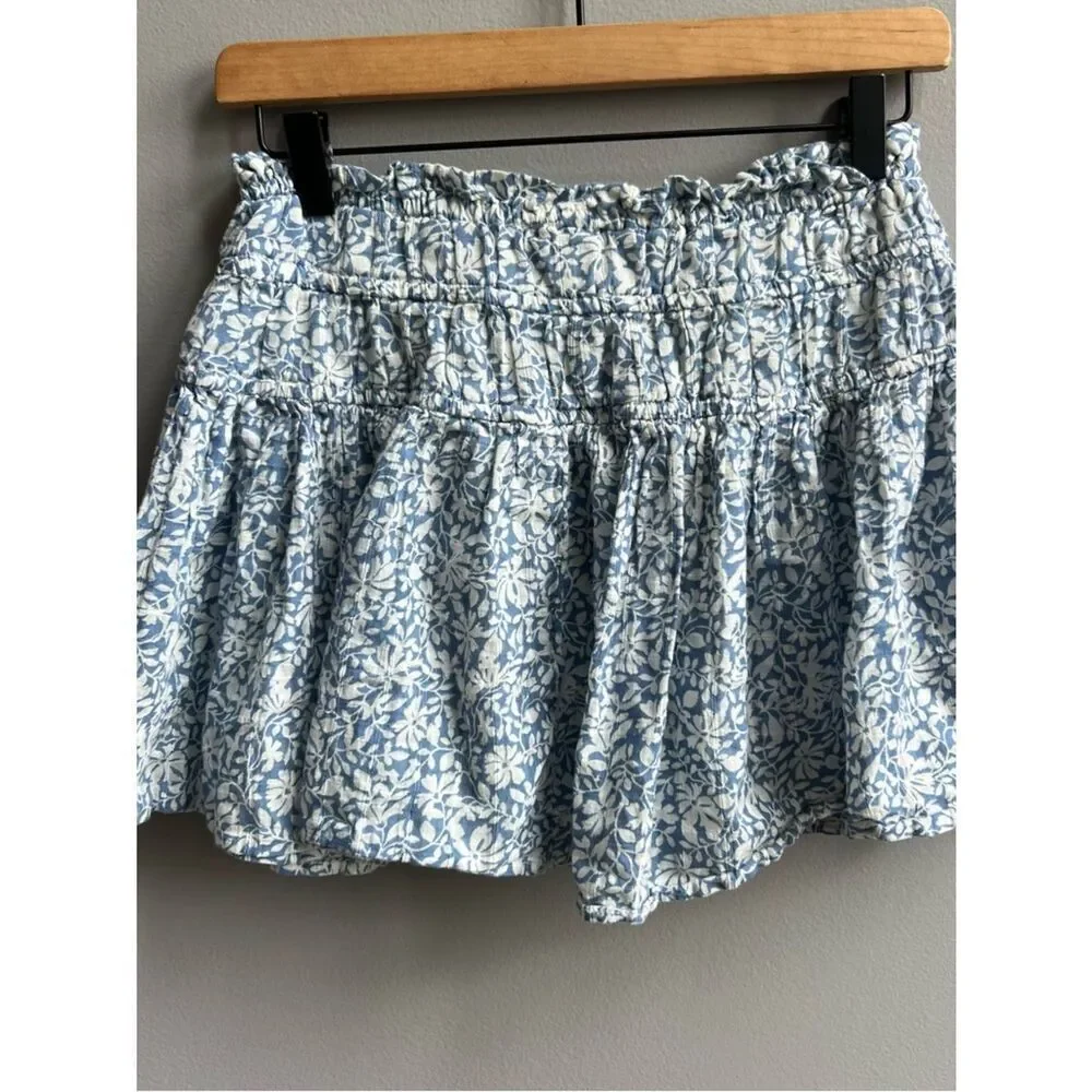 American Eagle Outfitters Blue and White Floral Tiered Skirt Size Small Smocked